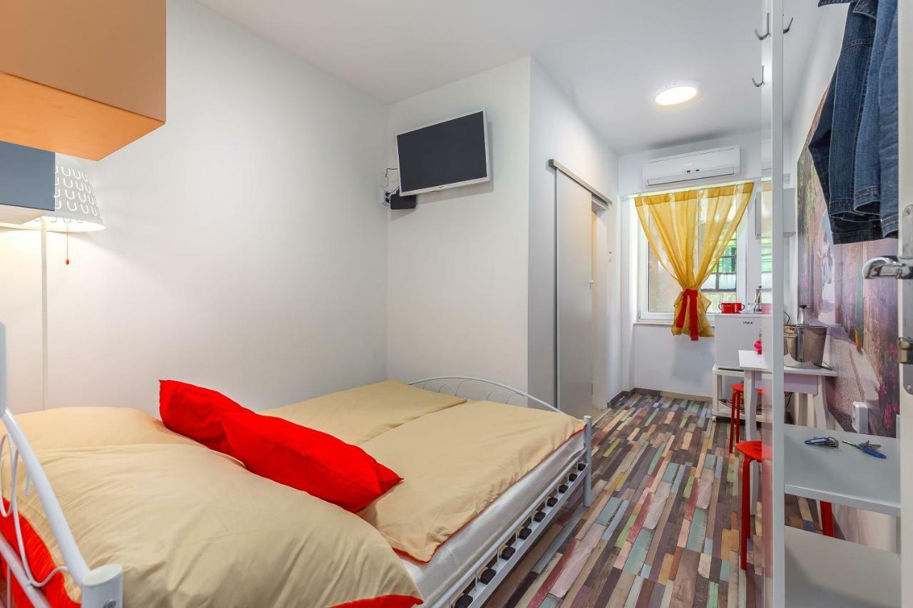 Center Rooms With Terrace Риека Экстерьер фото